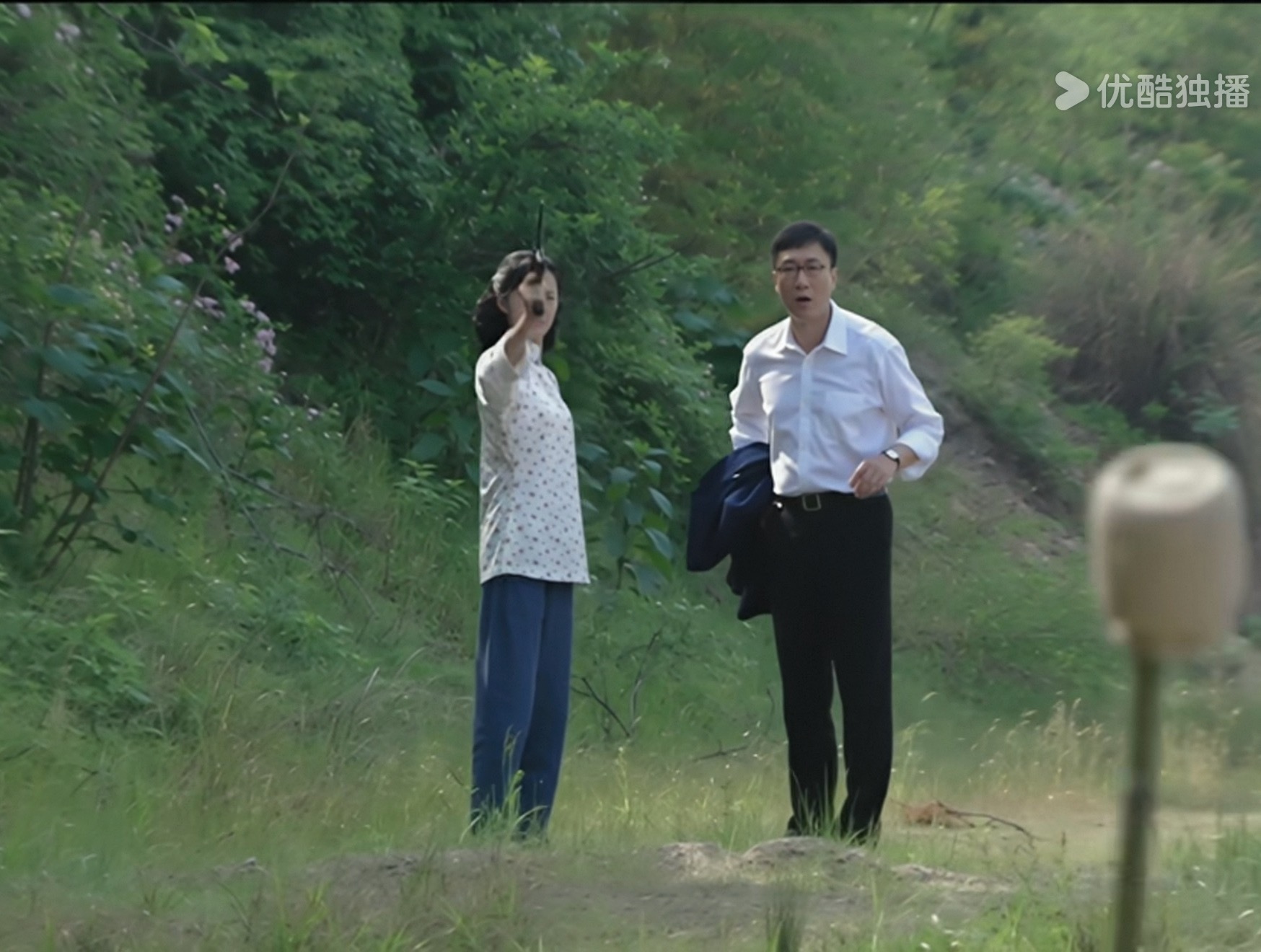 余则成看到翠萍开枪后表情都变了哈哈哈