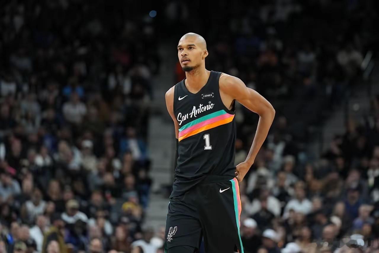 文班亚马的弟弟也来马刺吗？文班亚马18岁的弟弟奥斯卡和文班哥长得是真像！奥斯卡在