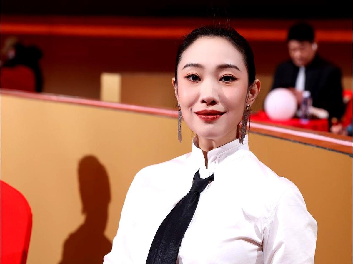 追《老舅》时我眼里只有王佳佳本来冲郭京飞去看2025年12月15日播的《老舅