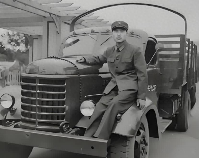 1985年战友借我100元，退伍后却没了消息，16年后再见已物是人非。我是