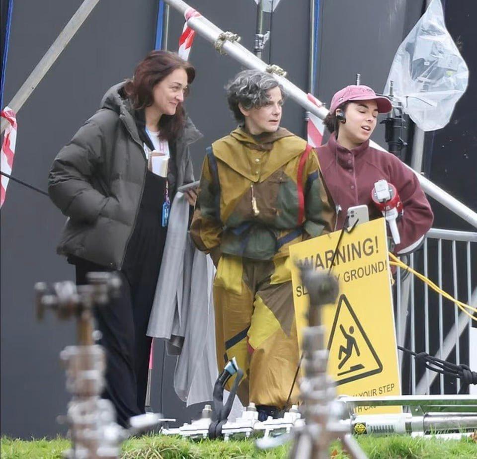 原来剧版《哈利波特》的霍琦夫人是《神探夏洛克》里的Molly！！由露易丝·布瑞丽