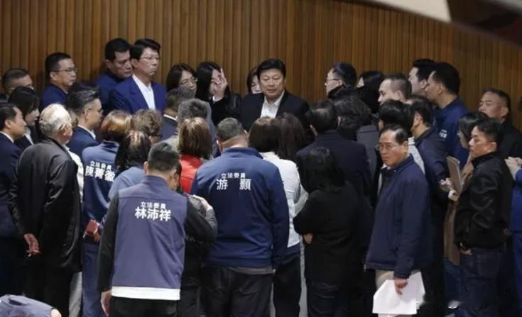 蓝白提案要跟卓荣泰“3对3电视辩论”迳付二读卓荣泰21日要求与在野党辩论