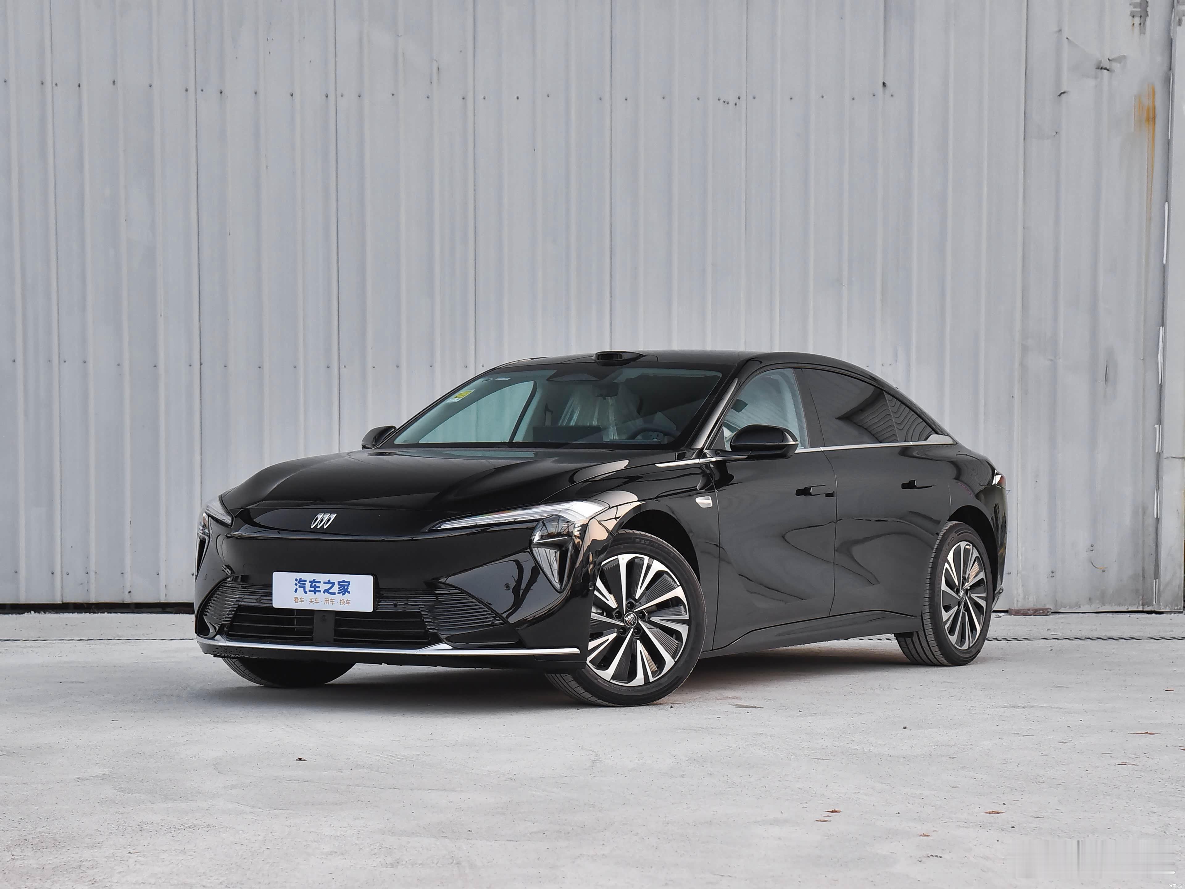 悄摸的拿个细分领域第一。可见如今造车，不带点电不行，只有电没有发动机也不行。以前