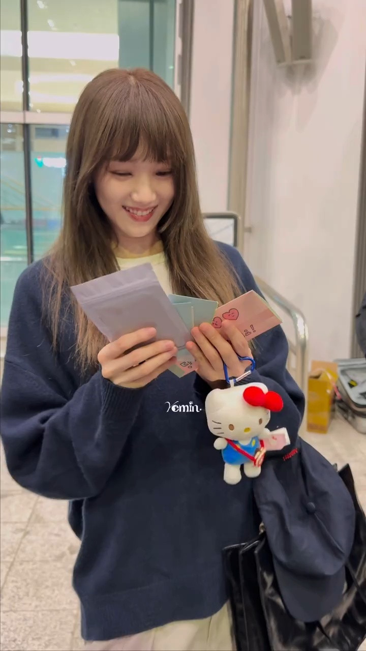 欧尼模仿粉丝给信，好标准的“信！”哈哈哈哈哈哈哈哈哈李圣经用中文模仿粉丝给信李圣