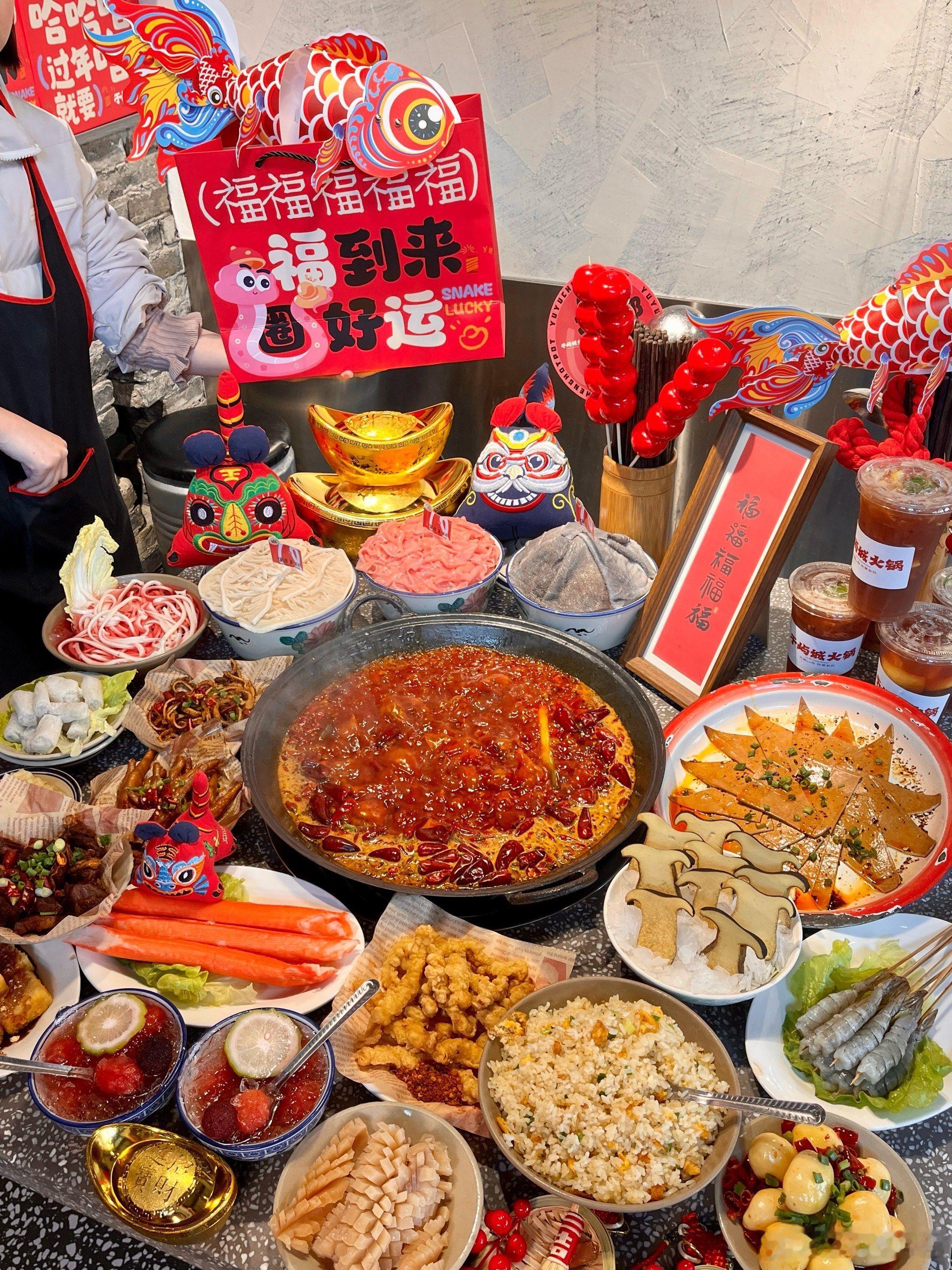 家人们，跨年有啥安排，反正预制跨年照已经拍完了，不想出去人挤人，就想在家里看电影