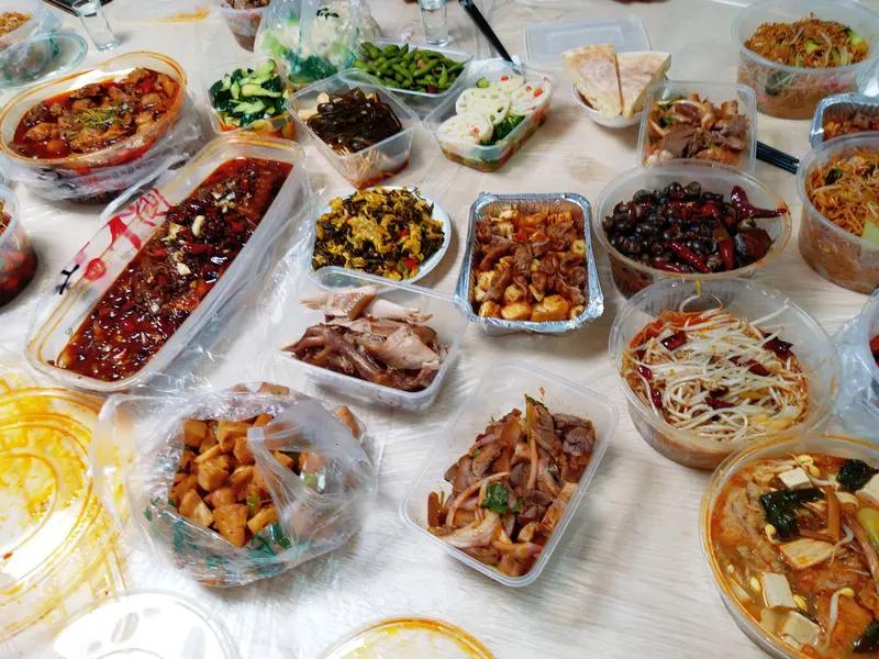 单位团餐刚刚结来！今天我歇班，下午同事通知回单位团餐，我说歇班了还耍去吗