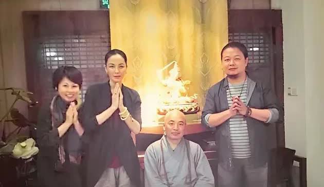 想初王菲双手合十那虔诚模样，一看就是妥妥的信佛人。可释永信这一堆丑闻爆出来，我就