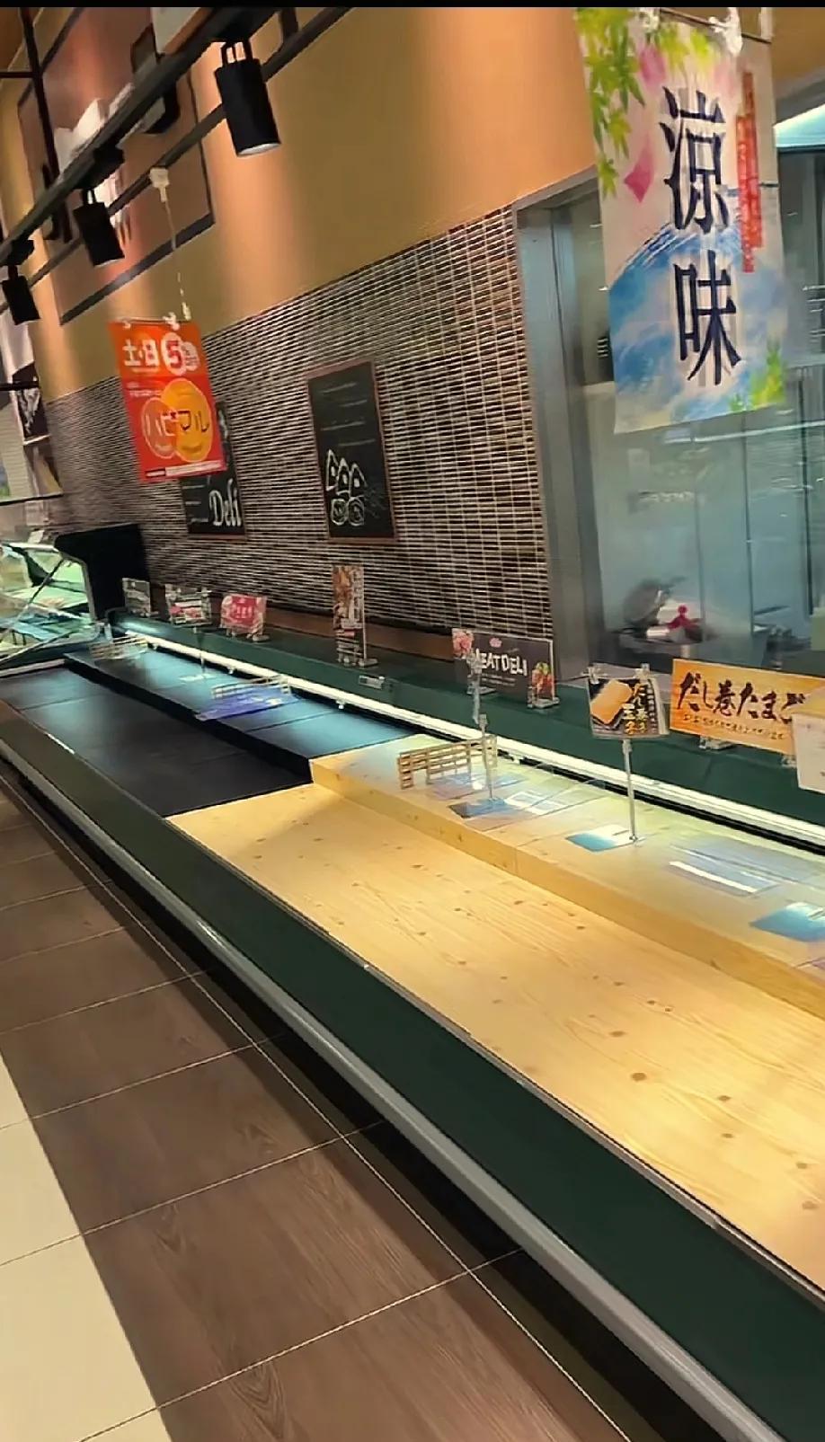 物资抢购一空，这就是今天日本超市的现状！对于龙树谅漫画预言日本人嘴上说的不信不信