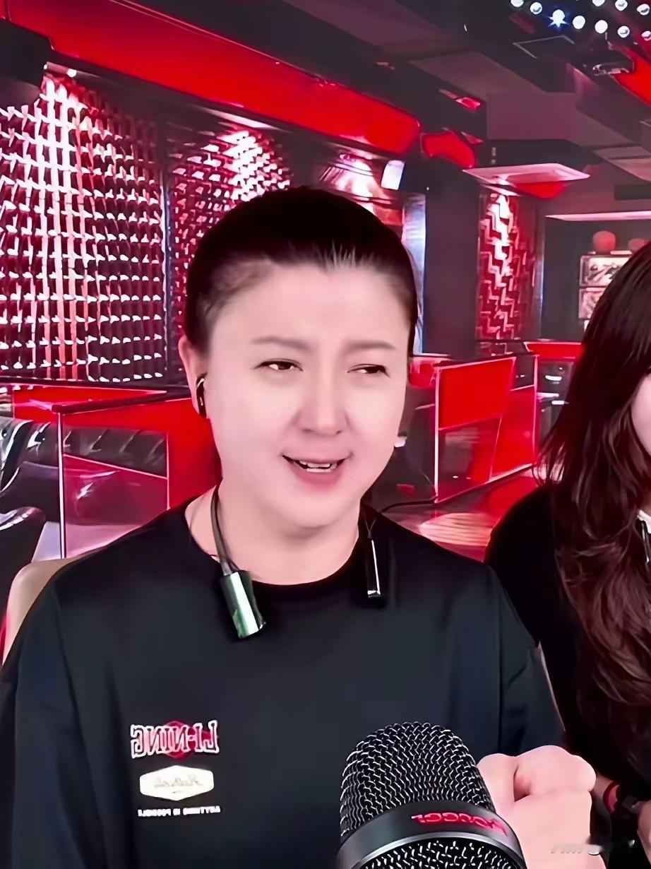 闫学晶是真的勇，大号出了问题就换小号直播！这是和网友杠上了！网上批评她越严重