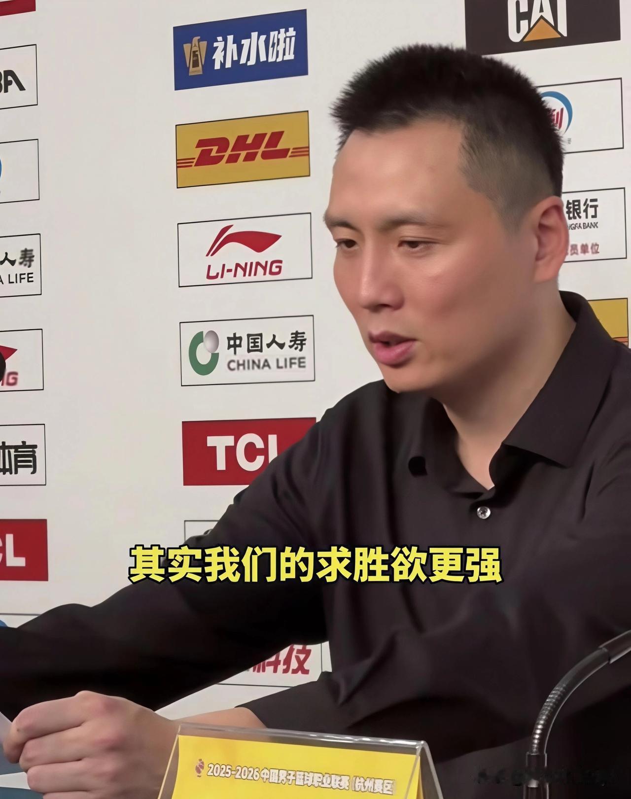 卢伟不再谦虚！上海男篮大比分3：0领先广厦男篮。上海队主教练卢伟指导赛后