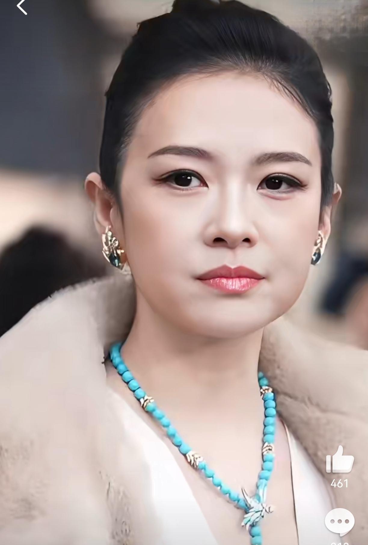 我猜90%的人可能都认不出她是谁！！如果不说名字，大家绝对想不到。因为真的跟