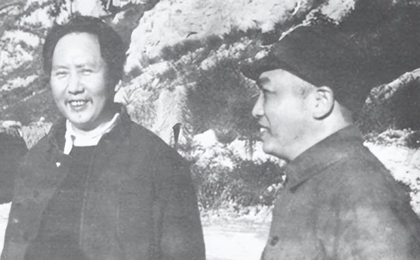 1965年，彭德怀抽着烟，固执地对毛泽东说道：“我还是回乡当农民好，你那个官我干