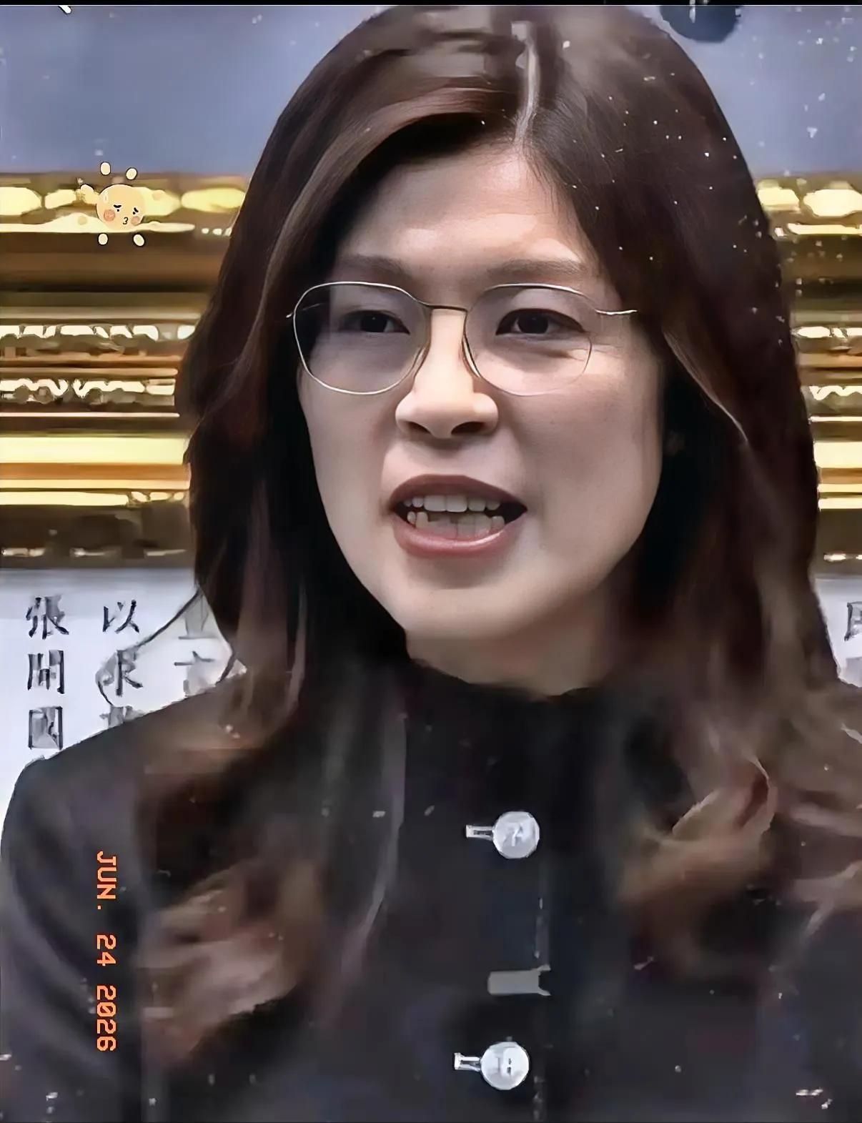 郑丽文嘴没把门的，平起平坐也敢大言不惭地出口，国台办发言人一针见血“平起平坐”