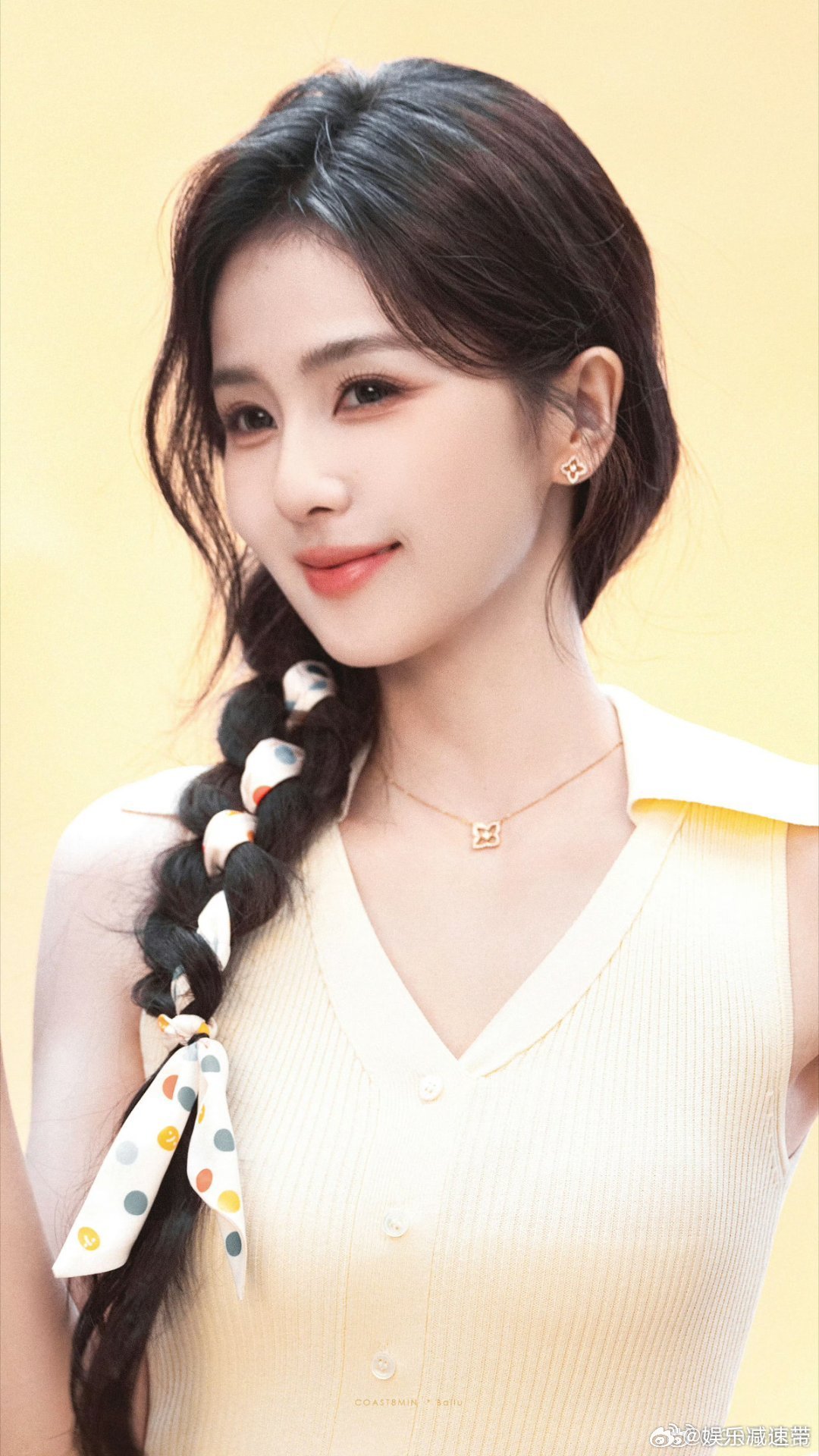 丞磊给白鹿拍了很多美照莫离从综艺互动到剧集故事，处处都是惊喜。叠词互动软萌有