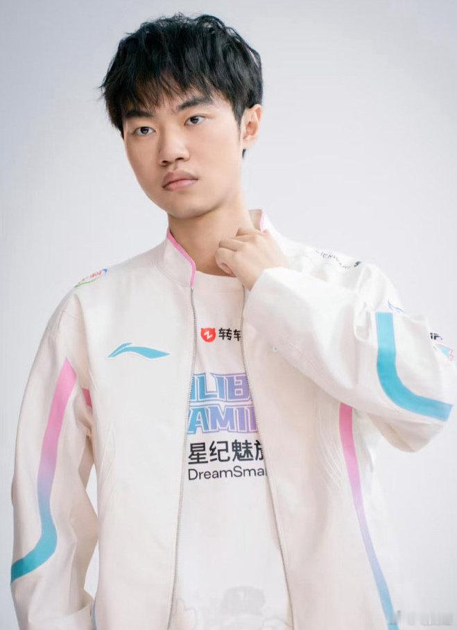 理性讨论，Knight最大成就是不是绑定chovy左右手，让人以为他和chovy