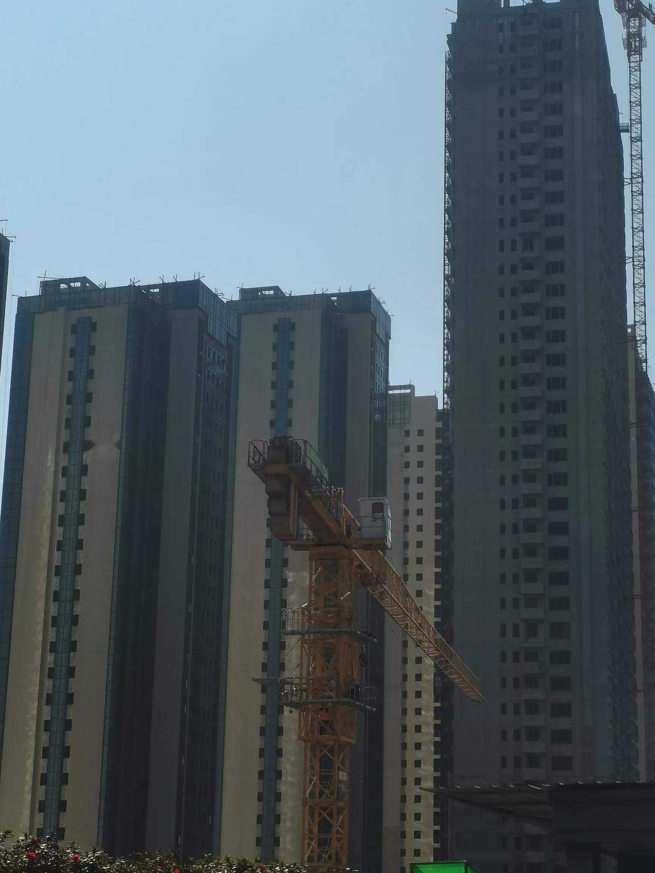 这个是位于滇池路上与金牛路边上的一个曾经恒大的楼盘。现在叫滇池珺睿，也就是以前