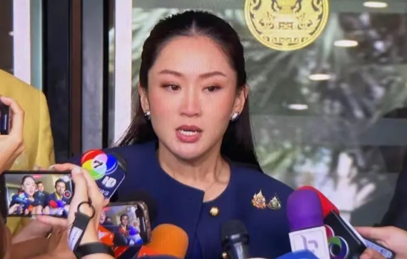 被洪森出卖的泰国总理佩通坦这次恐怕凶多吉少，引发泰国政坛地震，即将被迫下台。事