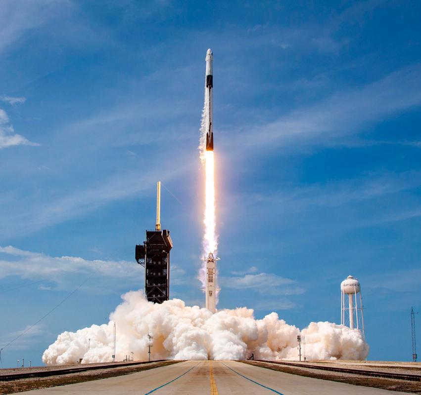 最近美国重返月球的消息刷屏航天圈，不少人第一反应都是质疑——毕竟类似的口号，他们