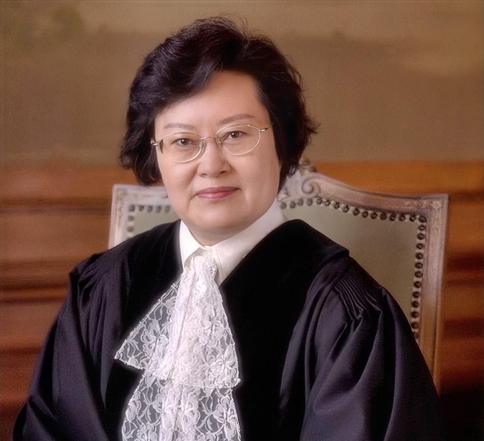 薛捍勤，女，汉族，1955年出生于上海，70岁，祖籍山东，本科毕业于北京外国语大