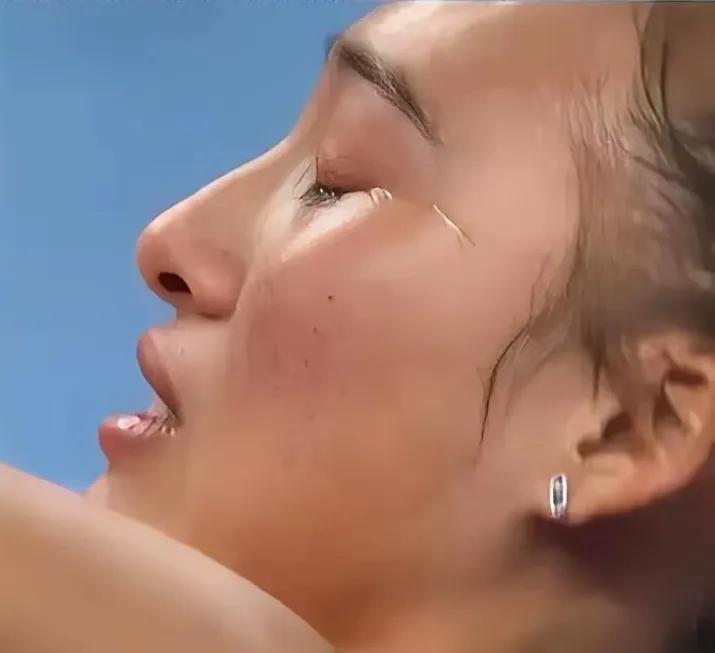 郑钦文创造自己职业生涯新的高度，终于跨过横亘在眼前的一座高山。WTA1000