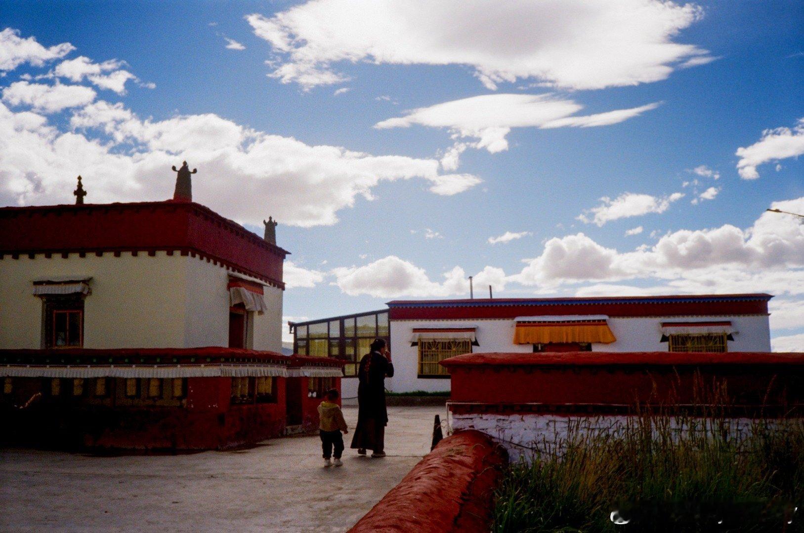 云。山峦。河流。经幡。寺庙。神山。圣湖。道路。KonicaEFJKodak