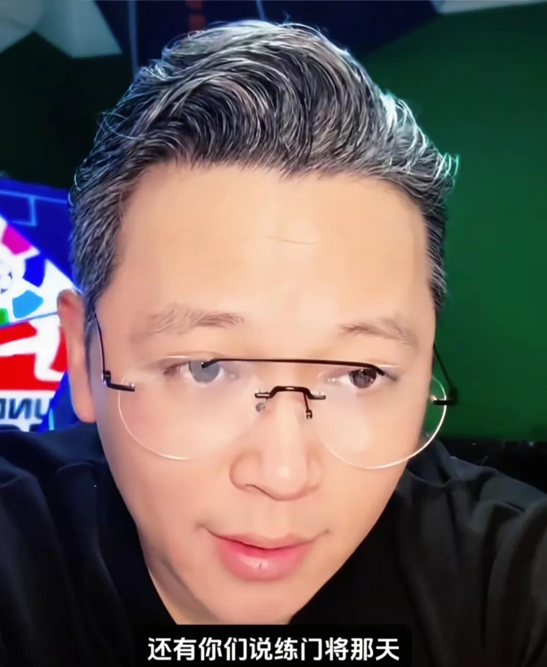 解说员周亮坦言，他很担心上海申花队内暴露出来的一个问题。他在直播时表示，上海申