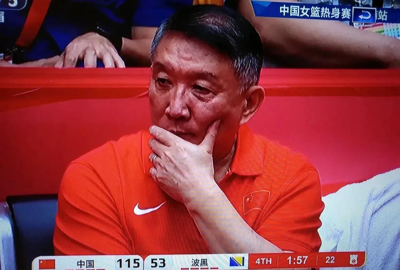 总算是明白了。原来在宫鲁鸣主教练根深蒂固的意识里，始终认为李缘，潘臻琦，张茹，杨
