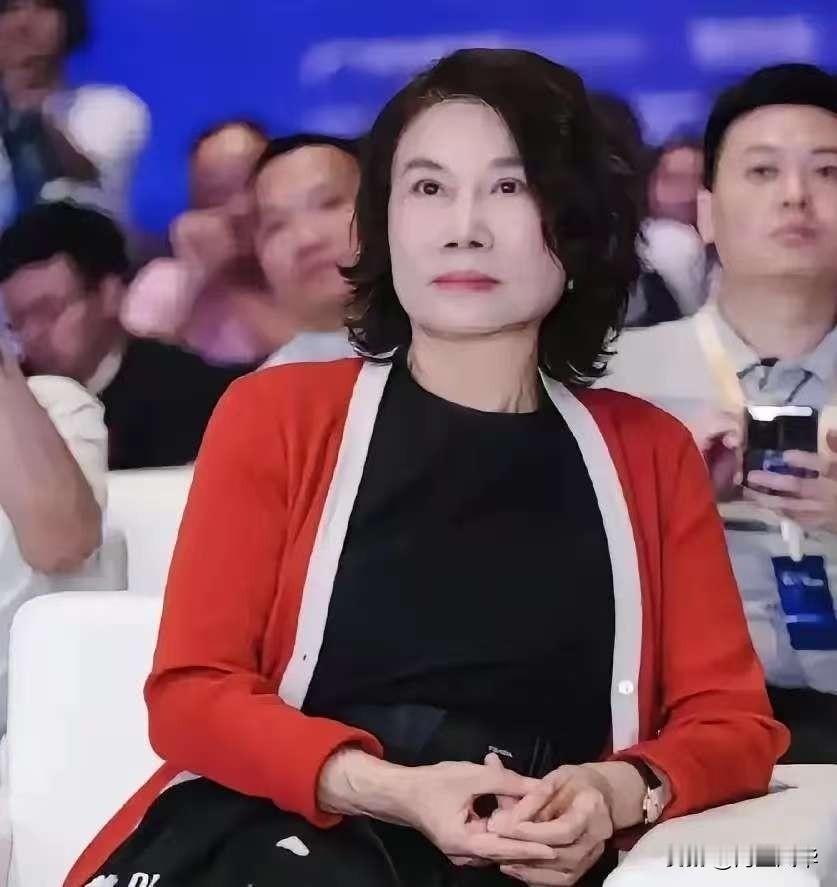 脸都不要了！北京、上海的家电卖场和仓库，格力新空调的箱子正面直接印着“全铜管”这