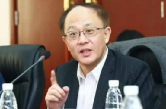 中美“差距”究竟在哪？邱震海语出惊人：“中国辛辛苦苦在14亿人中培养人才，老美是