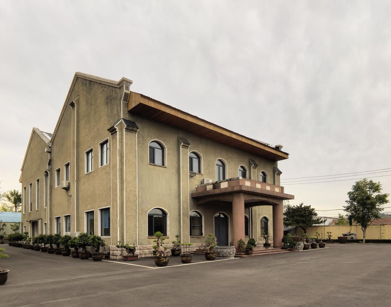 这是淄博的一处重点文保单位，系德式建筑，其外形简洁大气，时尚简约；功能实用，任何