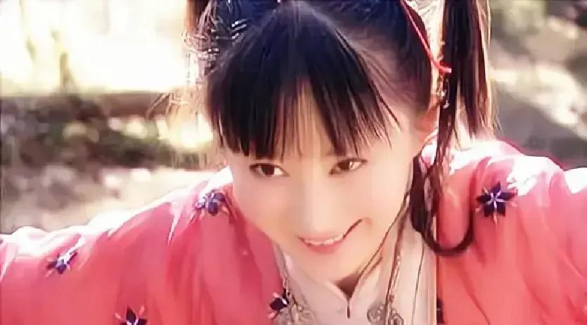 别再争论逍遥三老什么水平了。我换个说法：一个天山童姥，能打七个慕容复。这不是