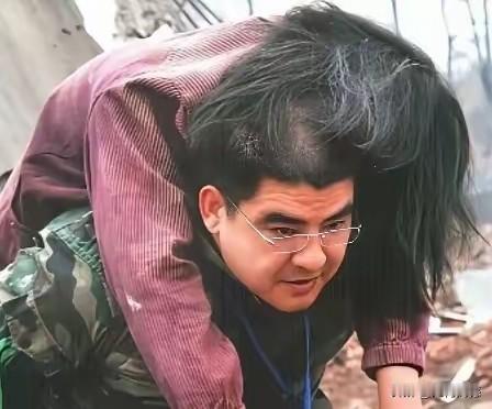 陈光标先生2008年在地震灾区救人的画面，弹指一挥间，已经18年过去了，那时他还