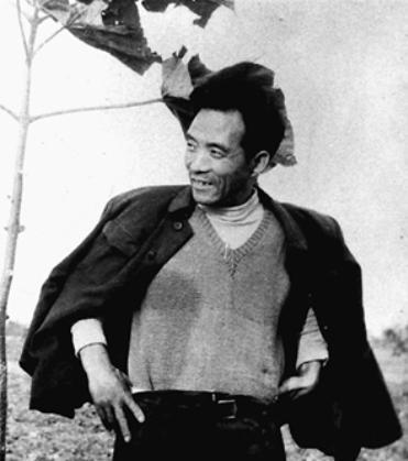 1963年年底，焦裕禄向县长程世平请假回家过年，希望能借给他三百块钱，然而看他的