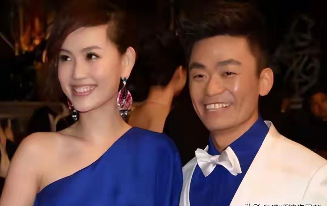 王宝强8个亿的票房分红，马蓉分不到一毛。别急着骂马蓉蠢，这根本不是什么“原配熬