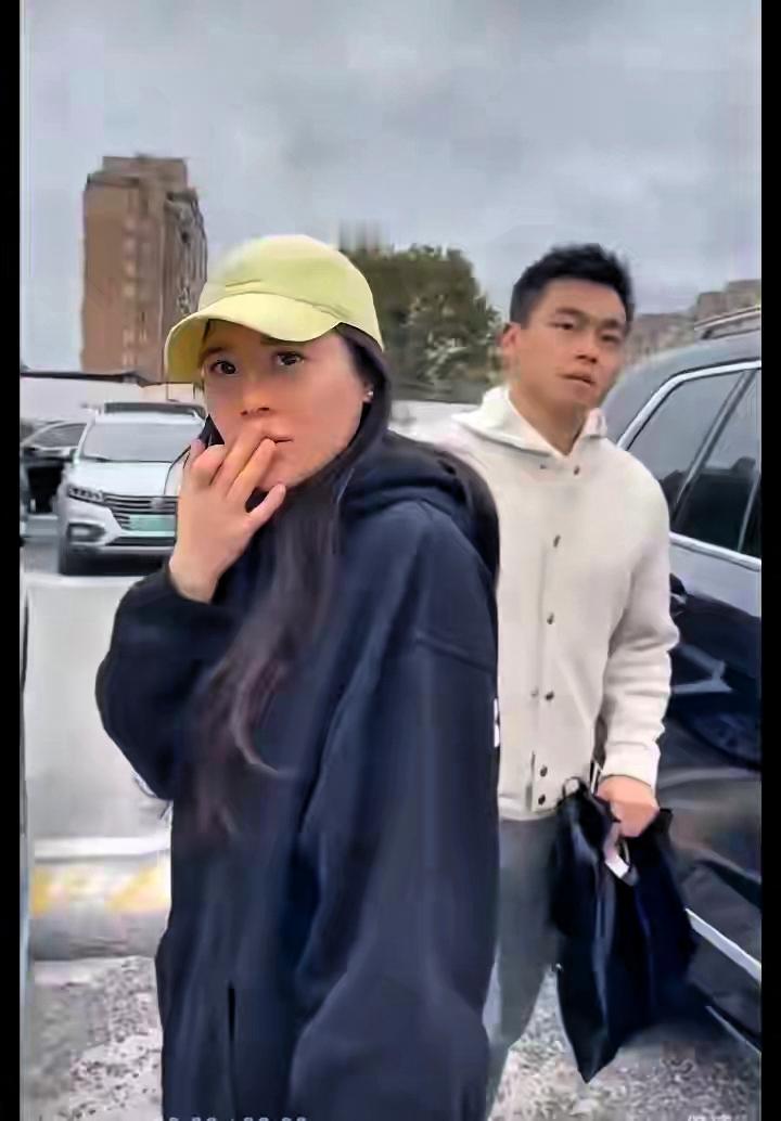 短剧icon也不敢这么演啦。上海君X律师事务所合伙人带小三到医院产检，停车场偶遇