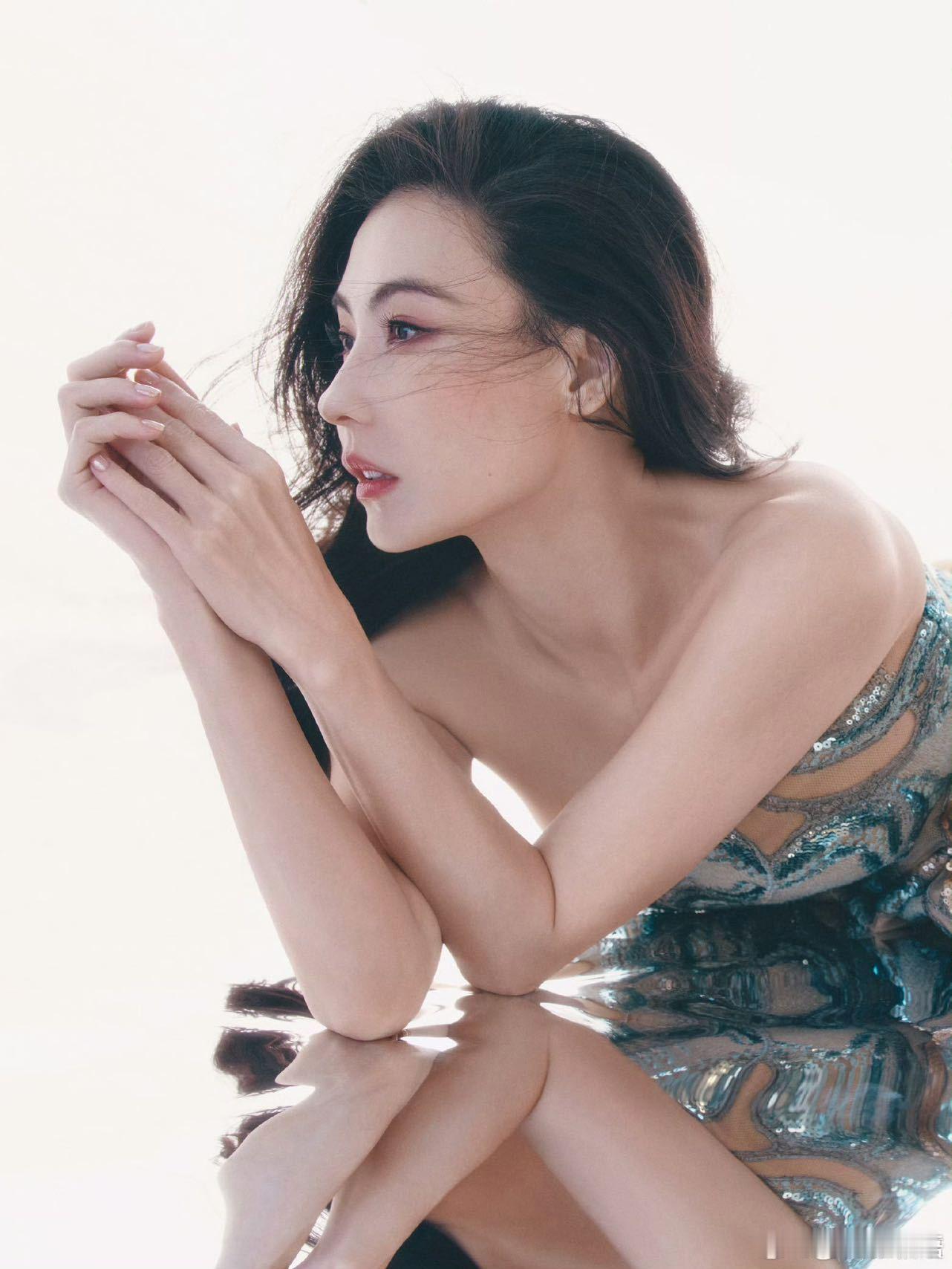 海蓝之谜活动颜值超高岁月不败美人，每一次亮相都美的不知天地为何物！活动现场皮肤