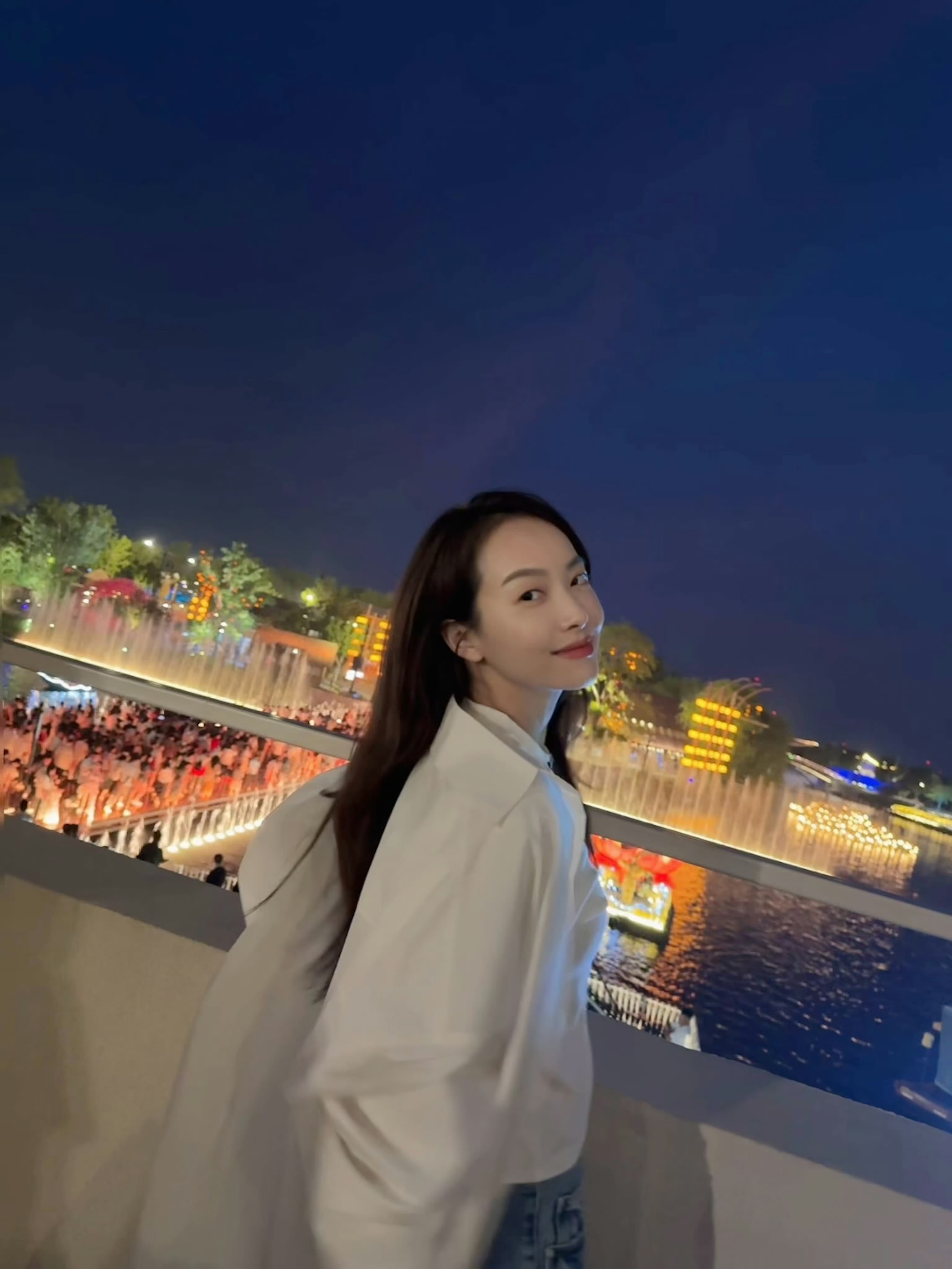 看宋茜营业真的好幸福哦​​​