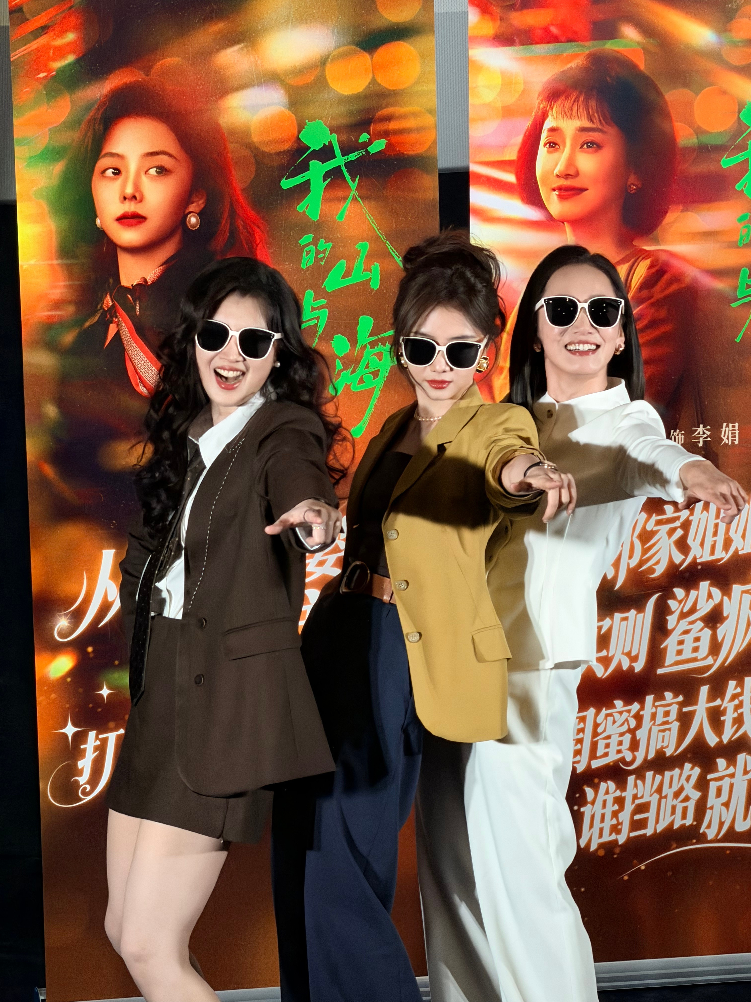 谭松韵复古disco舞刷到谭松韵为我的山与海宣传跳的复古disco，她穿着复古