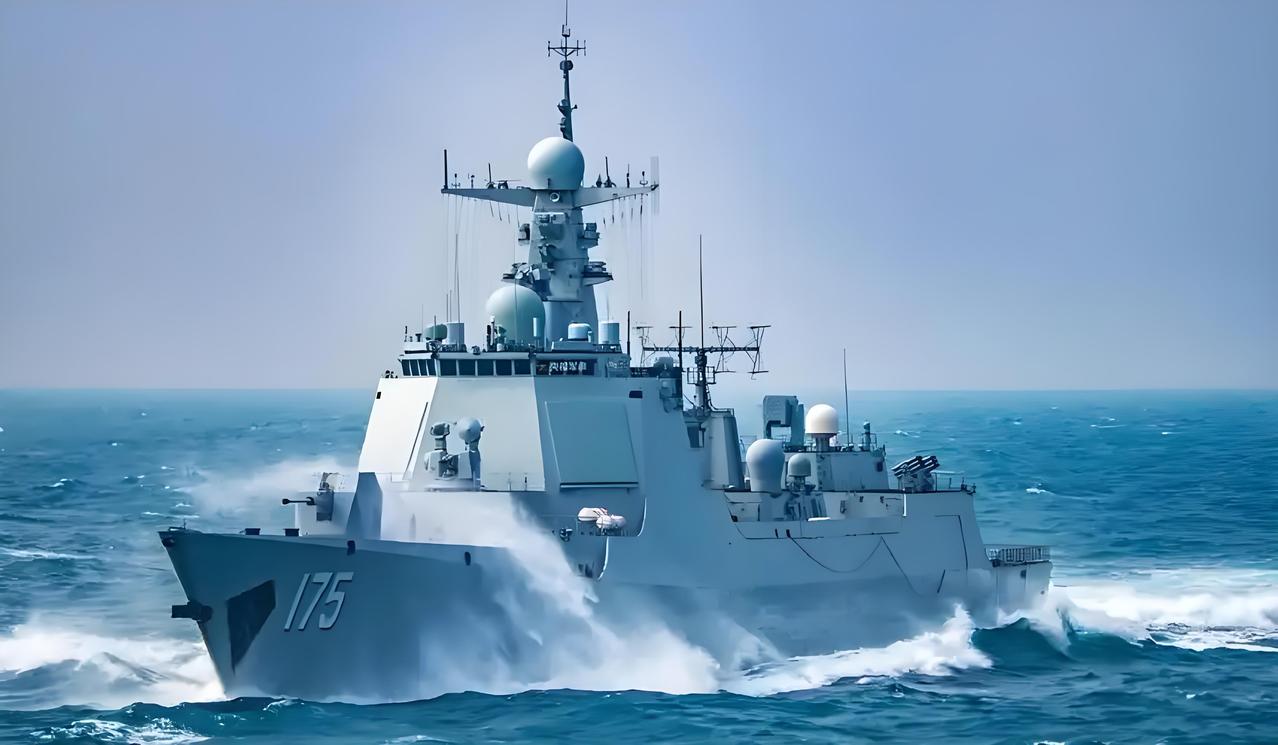 回想2015，海军舰艇排水量是一百万吨左右，主力是六艘052C驱逐舰，每艘船垂发