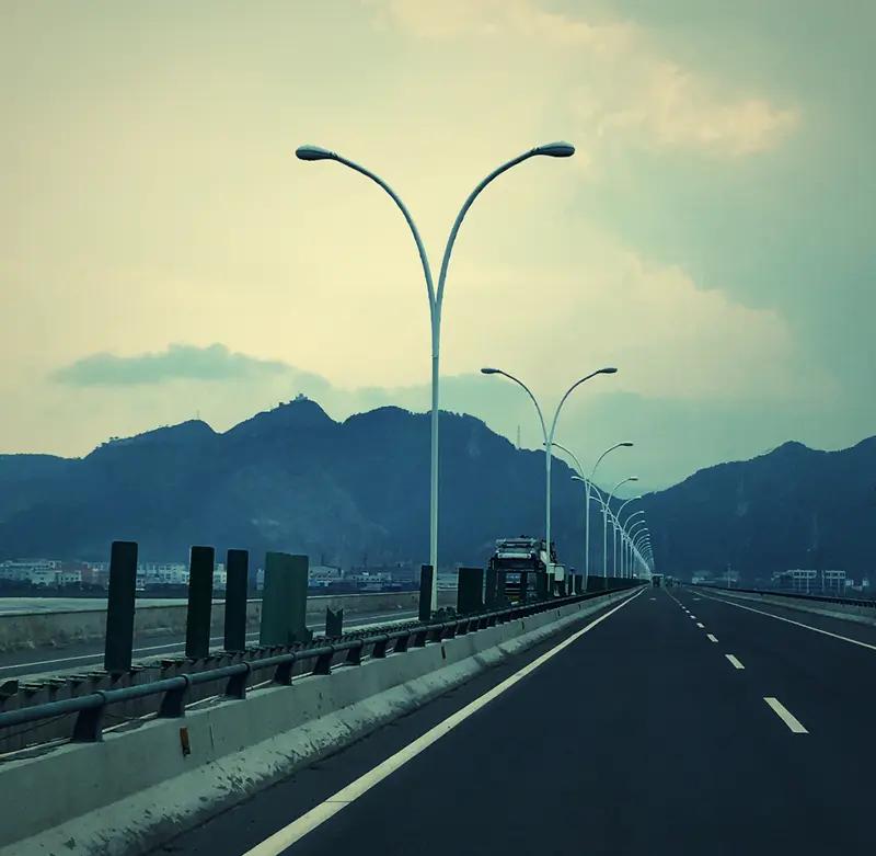 既然是整个项目叫临海高速了，那么请问南通的海门区与启东市也是紧靠着黄海边上，难道