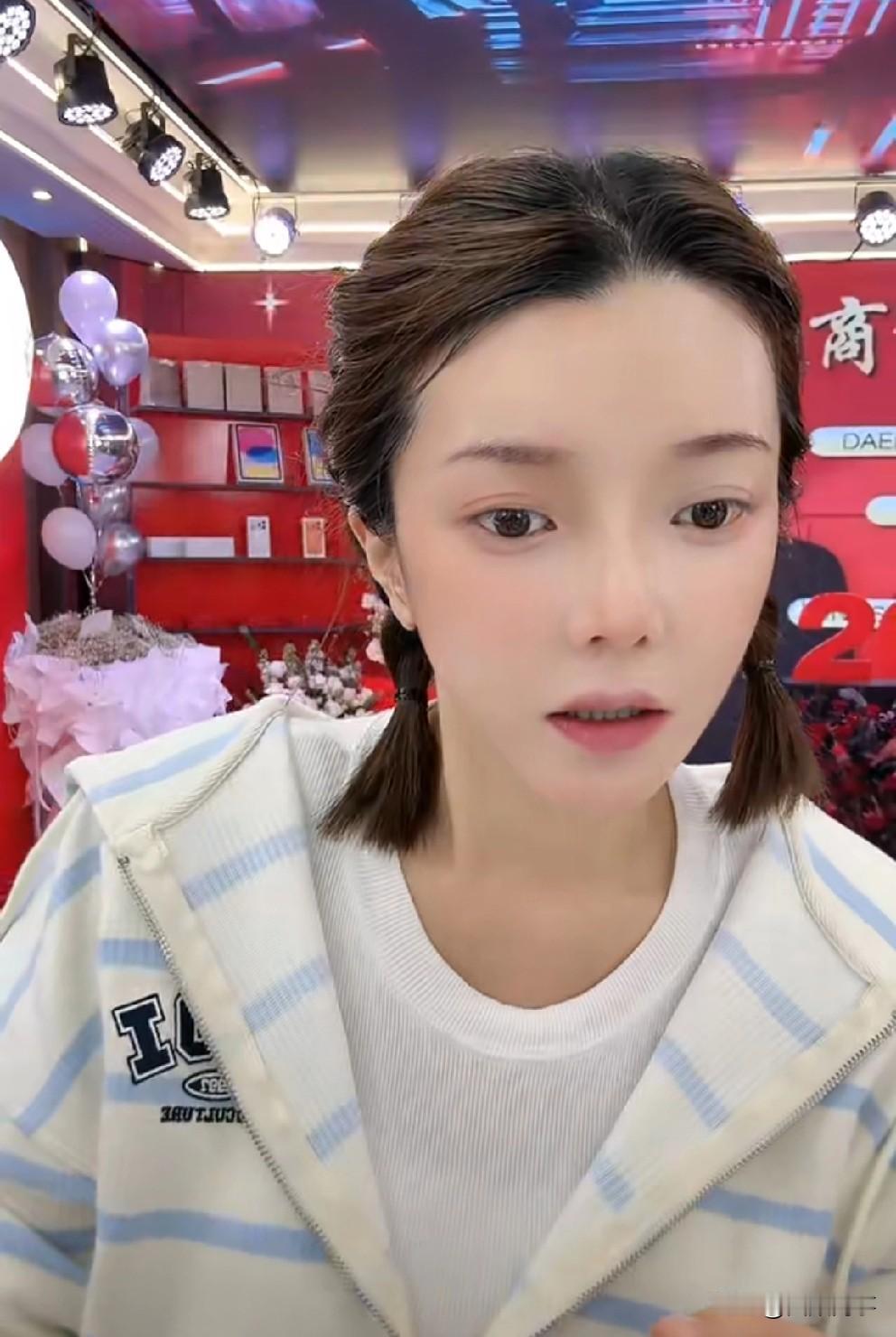 崔阿扎ks电商首秀创佳绩，夫妻二人搂抱喜极而泣！ 