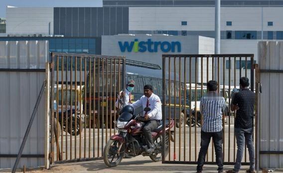 外媒：印度富士康赶走300多名中国工程师！7月2日，彭博社爆料，富士康在印度的i