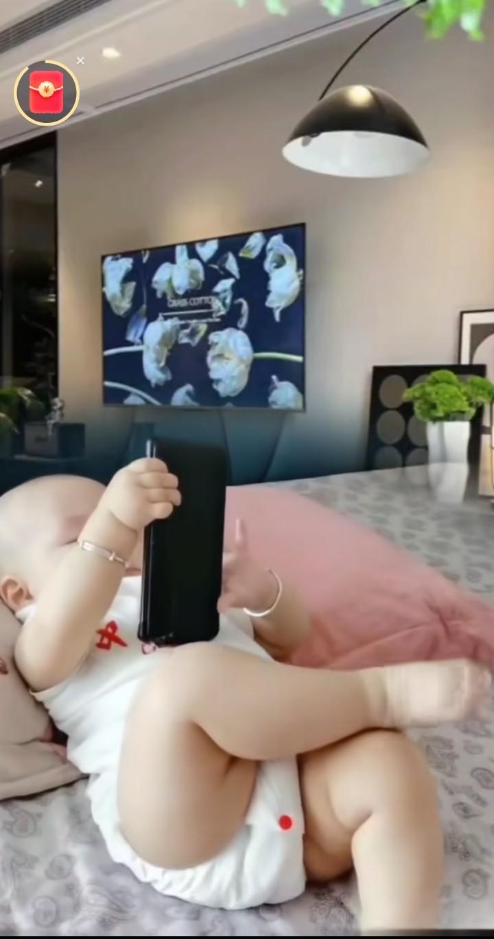 【千万别让孩子再这样玩手机了！家长们，我们真的错了吗？】你是不是每天都在担心