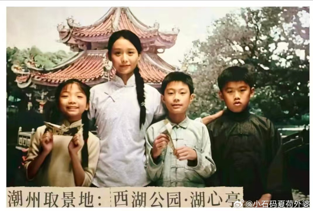 今天从潮汕站坐动车回漳州，邻座是两位女生，看上去最多是大二学生，她们问我是到潮汕