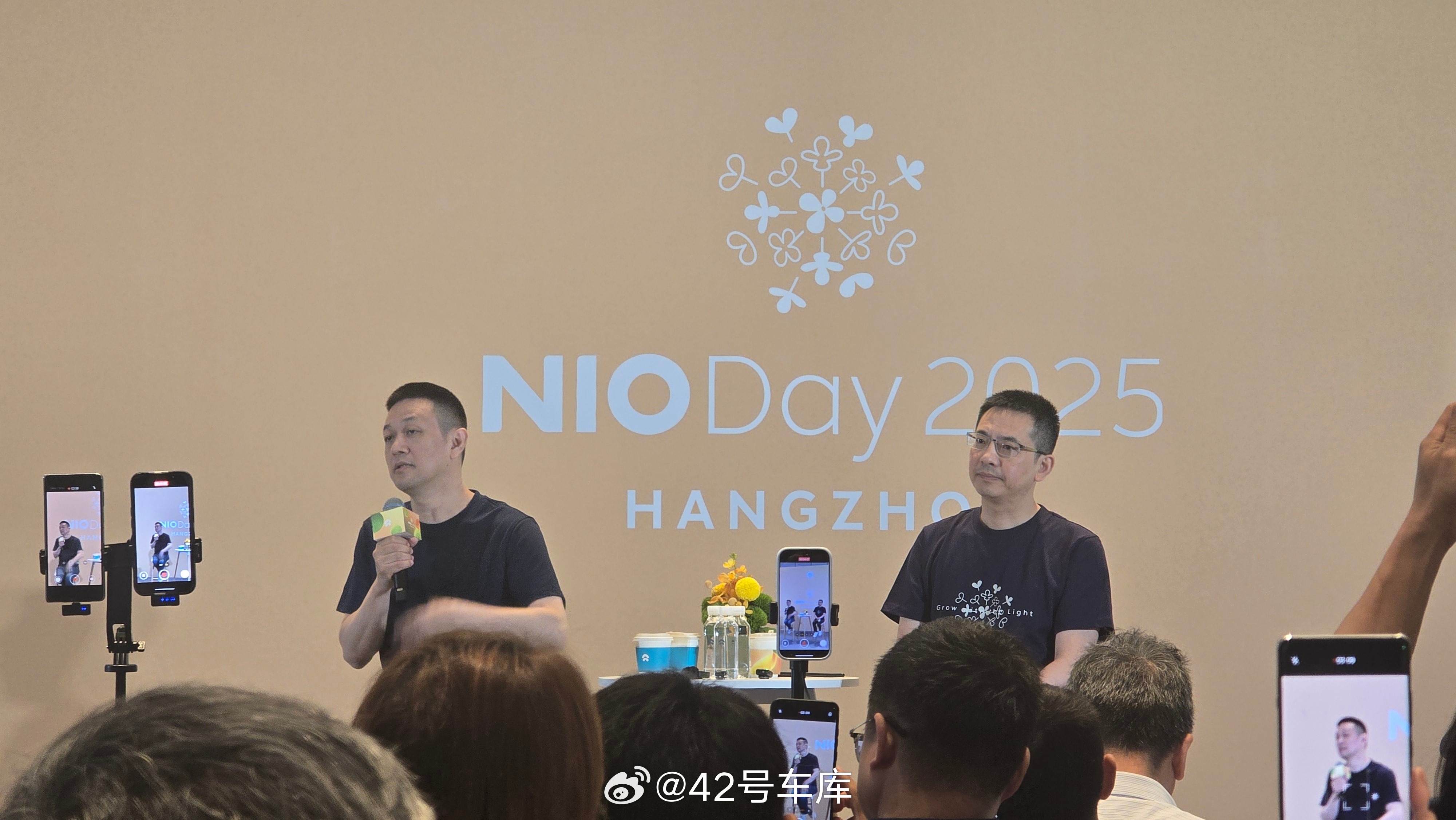 李斌在今天的采访中说，今年ES8的产能已经提到了4万辆。今天会公布关于购
