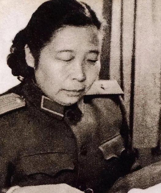1955年，开国女将军李贞回乡探亲，遇到了打骂她的第一任丈夫古老三，当二人再相见