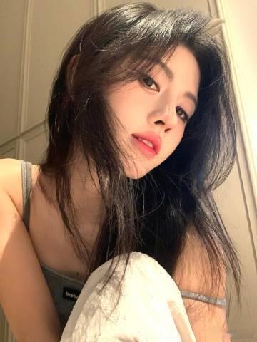 鞠婧祎黑发造型鞠婧祎纯欲的神鞠婧祎的美貌简直是我的心之所向！长发披肩，温柔又迷