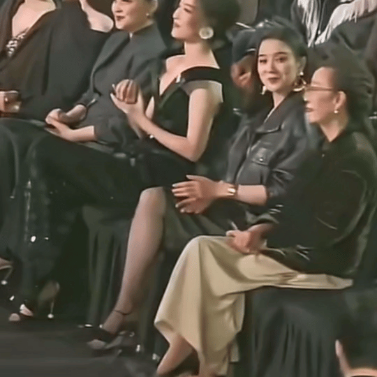 这么多年了v妈看到帅哥的表情一如既往