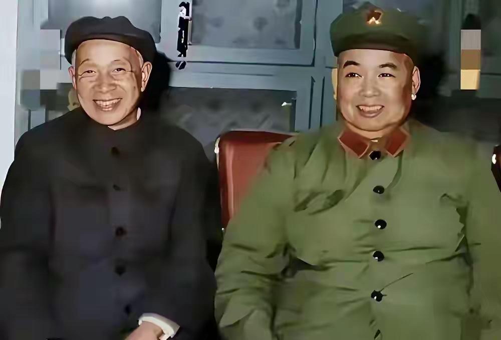 开国将军的珍贵大合照，如果你认出二位，历史绝对相当不错！