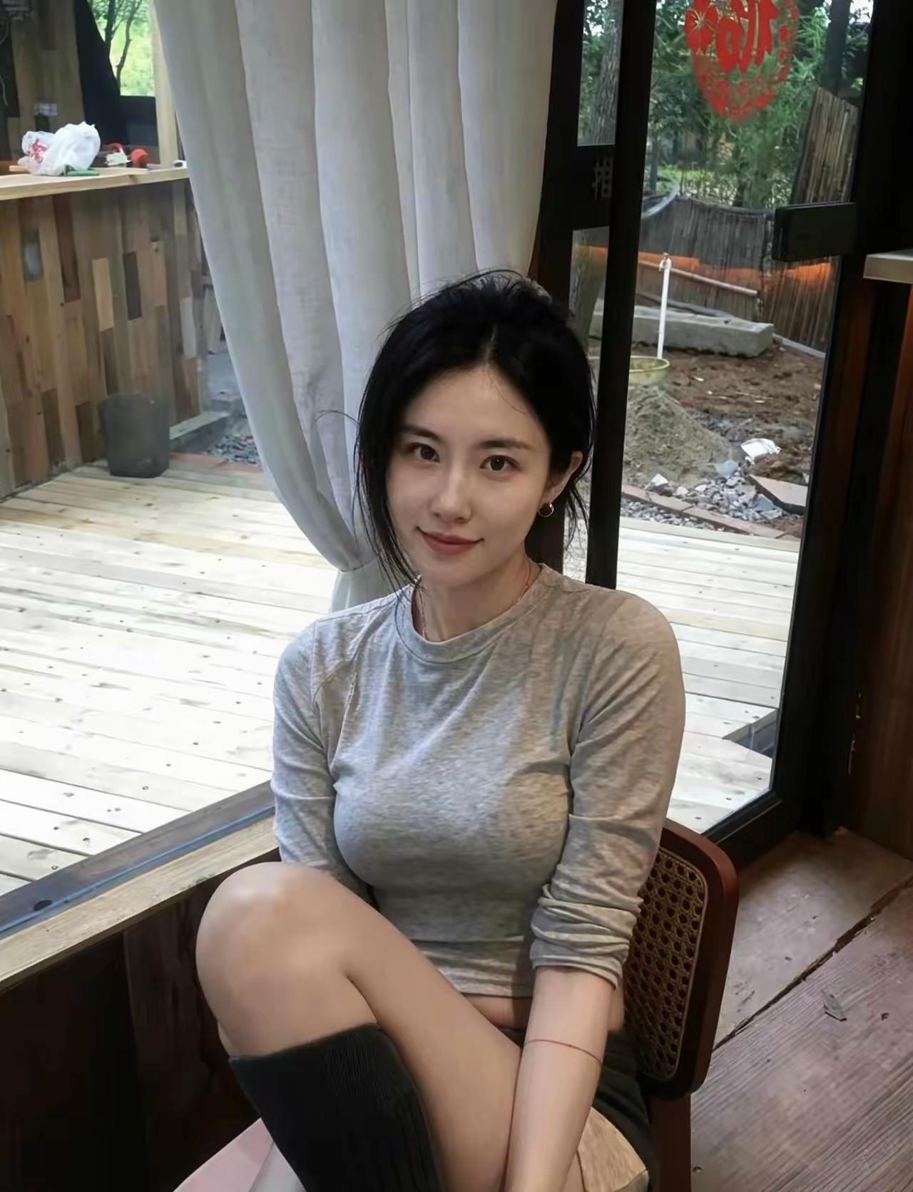 其实，婚前同居对婚姻具有一定的破坏性，国外的相关研究发现，婚前同居，可能导致更高